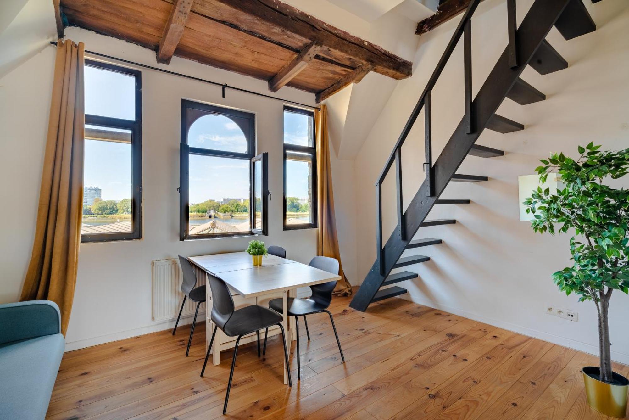Charming Two-Bedroom River Side Apartment Антверпен Екстер'єр фото